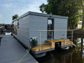New houseboat 2 bedrooms